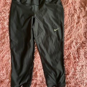 3 pairs of cropped leggings